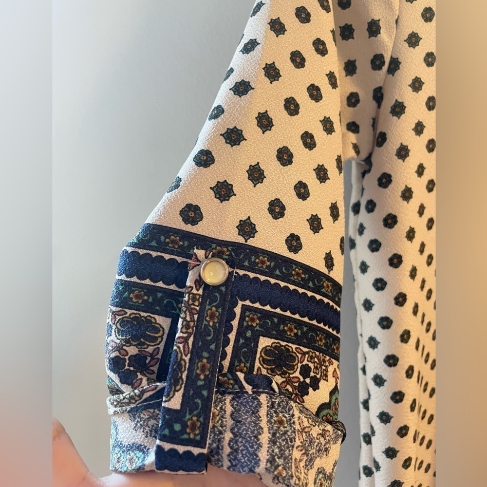 Jella Couture dress, crop sleeves with button design.​​​​​​​ - Picture 6 of 8